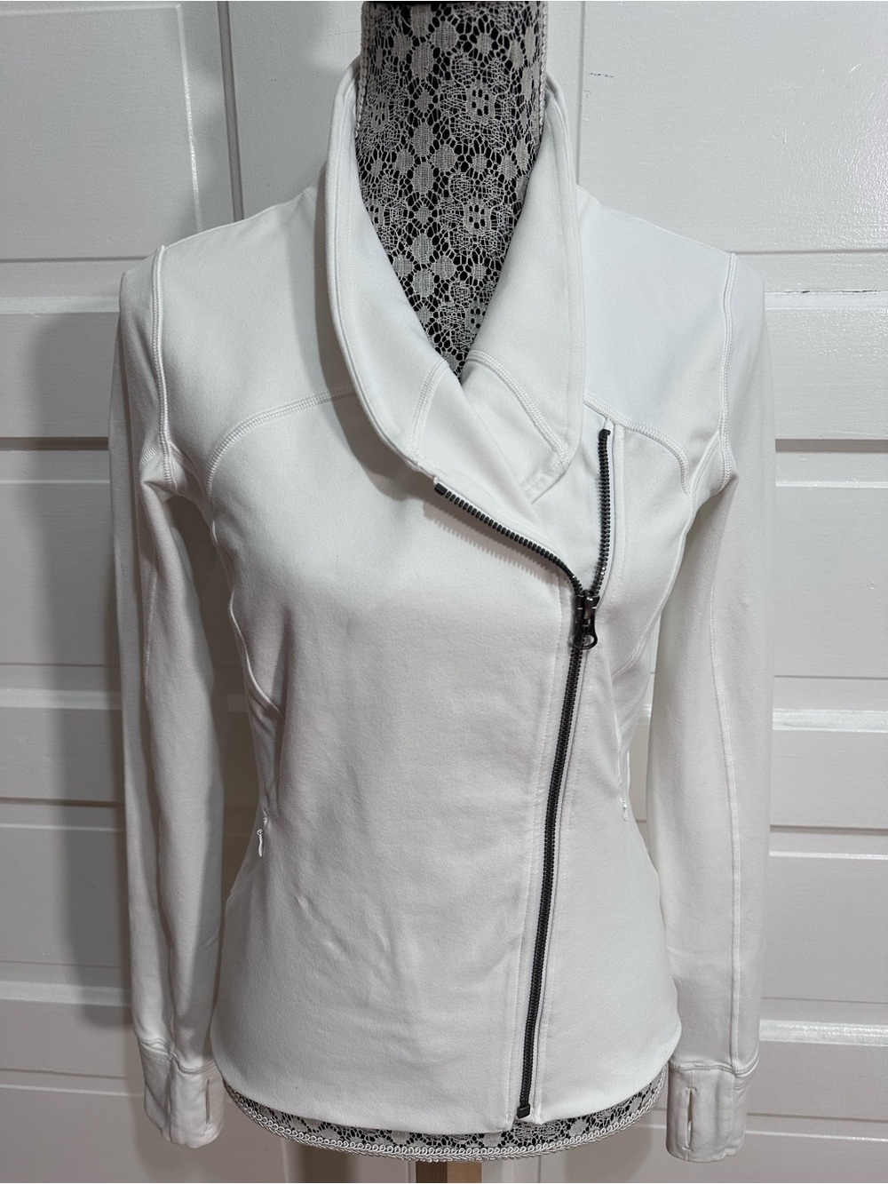 Lululemon Precision Jacket Size 8 White Flattering Define Fit $128
